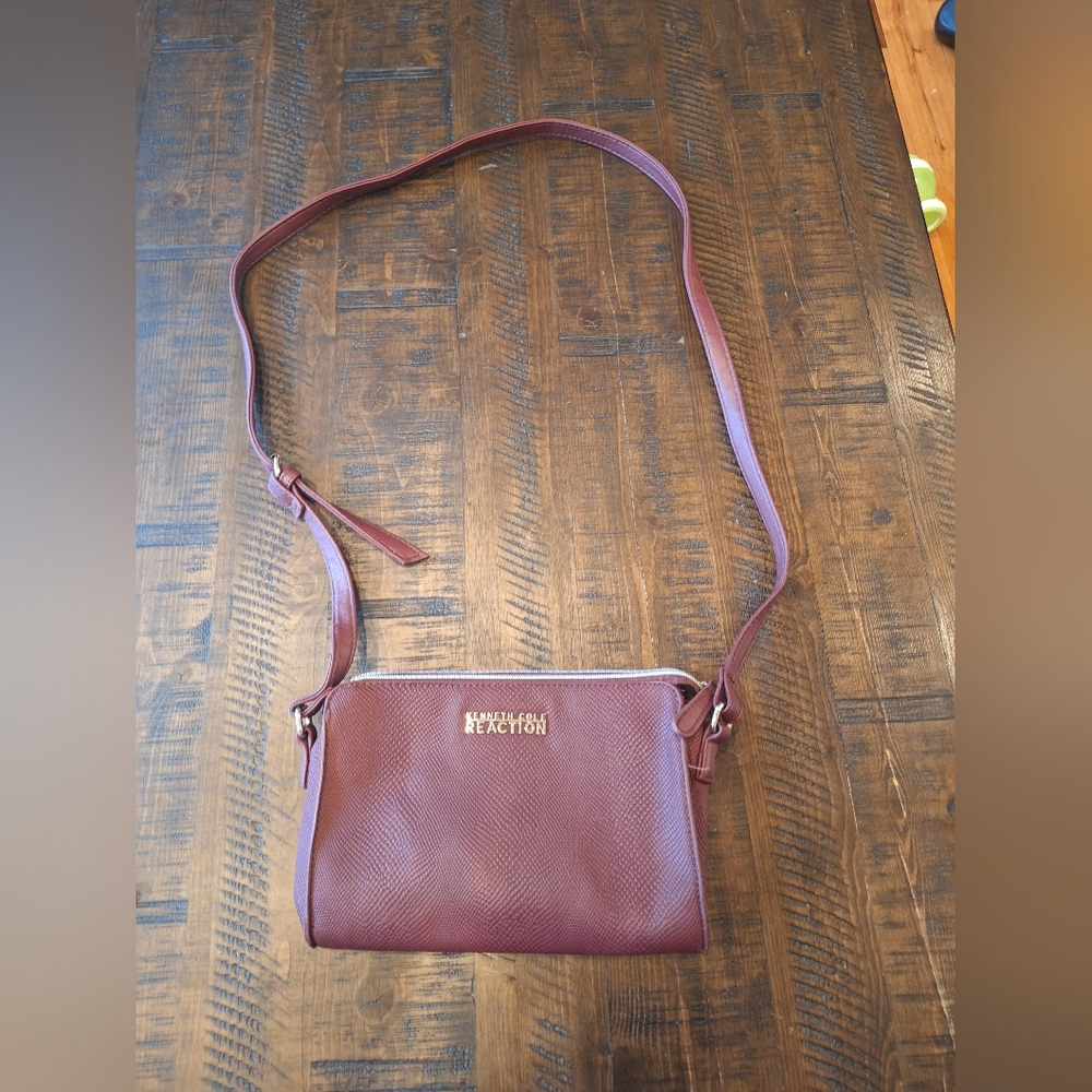 Kenneth Cole Reaction Burgundy Crossbody Bag In Faux Snakeskin Leather